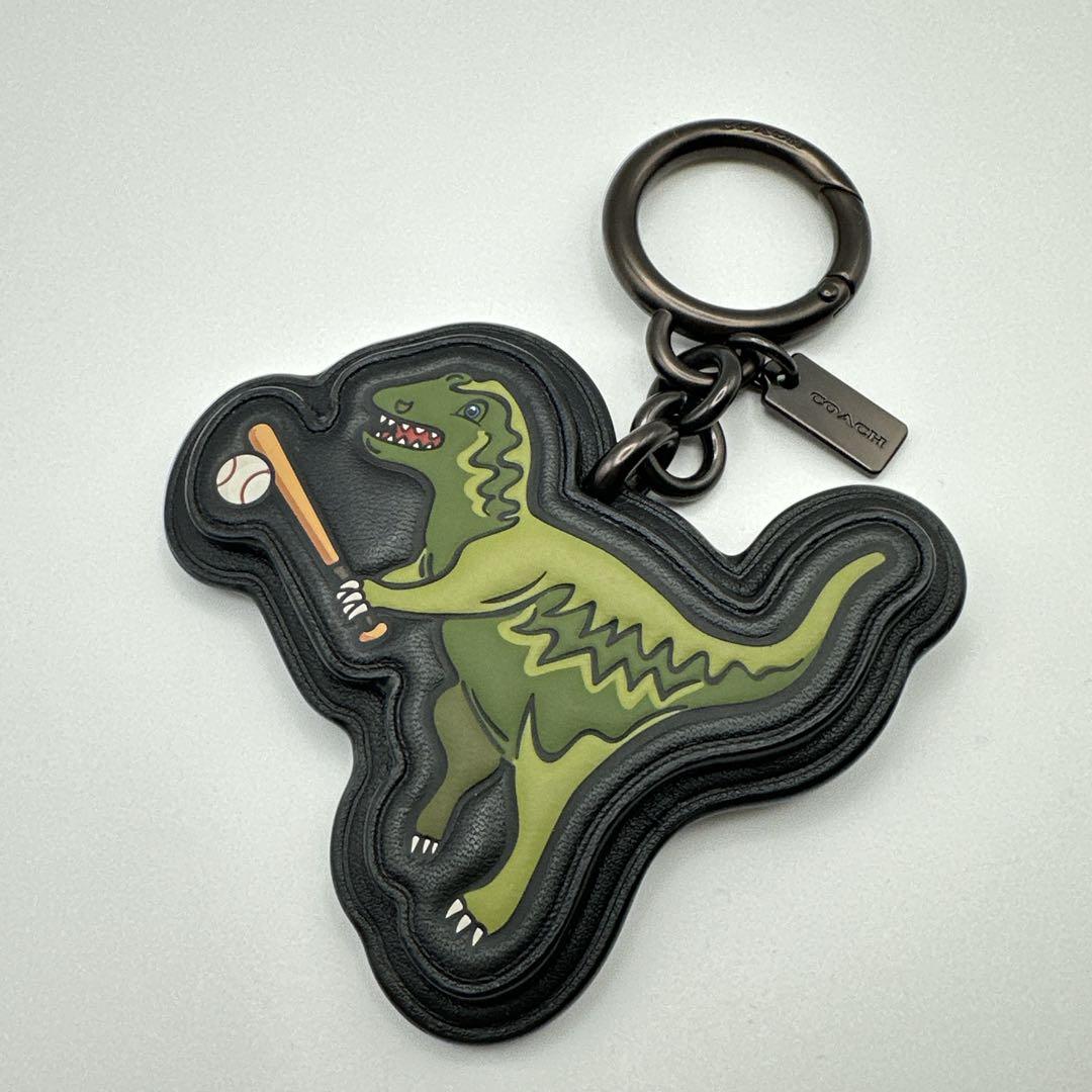 希少【日本限定】レキシー プレイ バッグ チャーム シグネチャー キャンバス