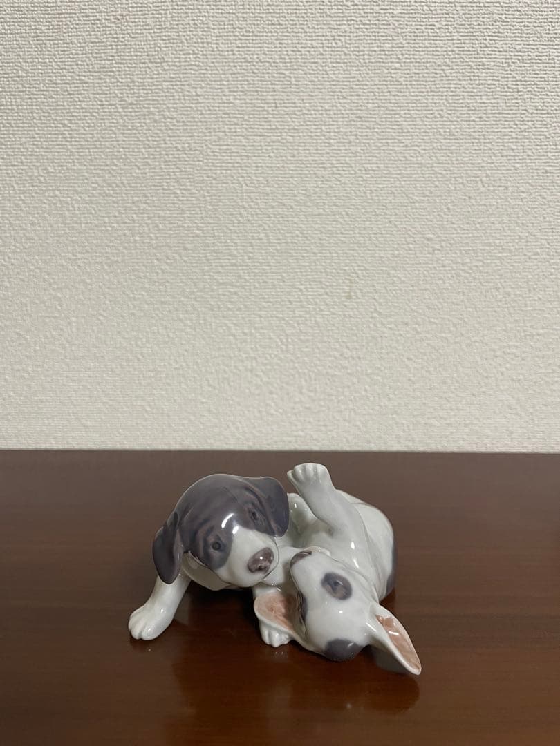 コペン　フィギリン　戯れている子犬