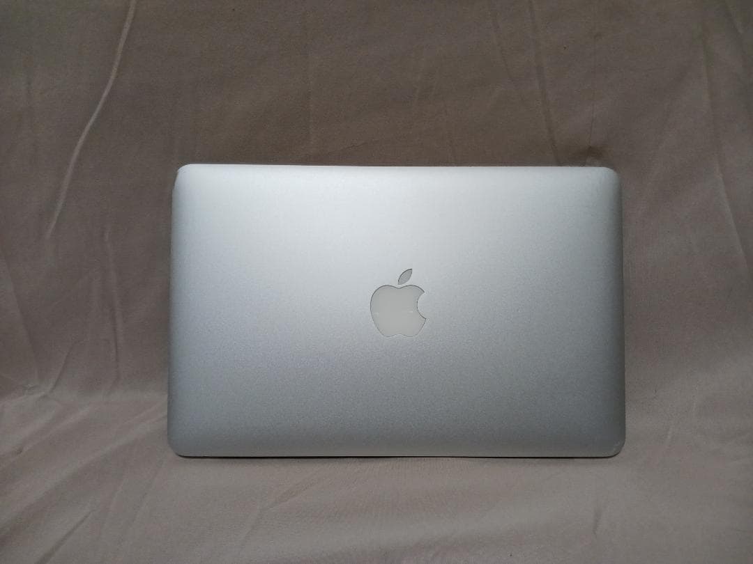 MacBook Air 11インチ　動作品　ACアダプター付属