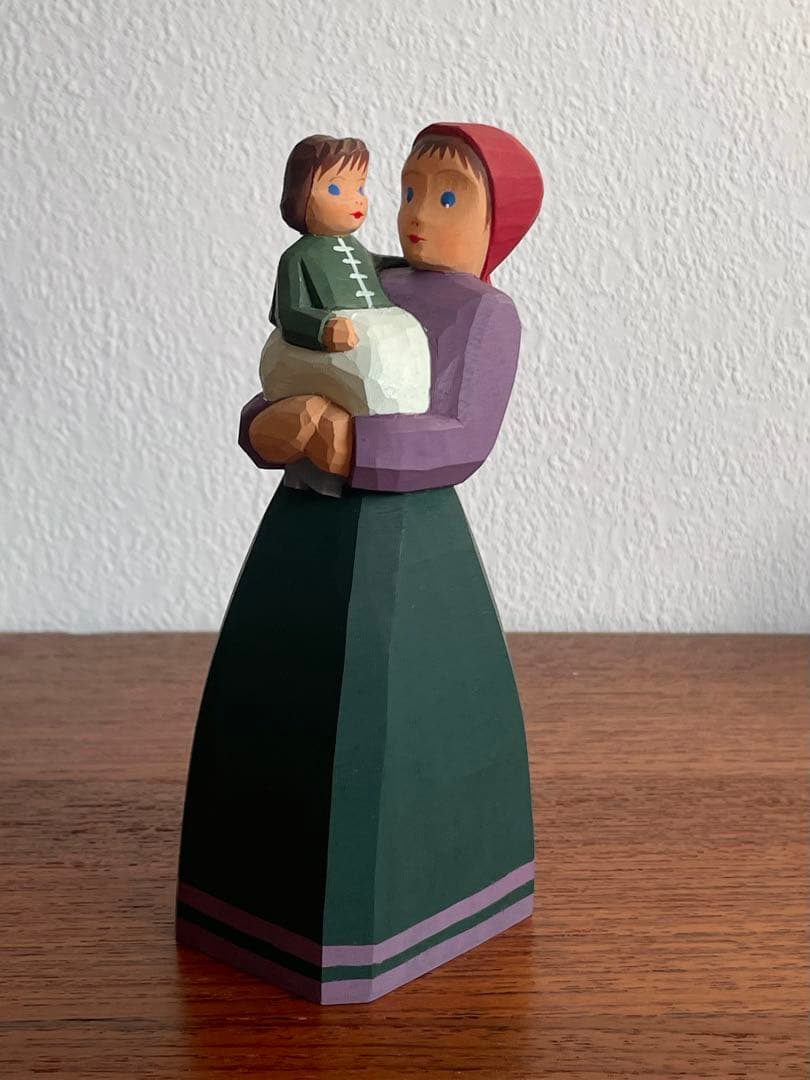 ハーン 子供を抱いた母親