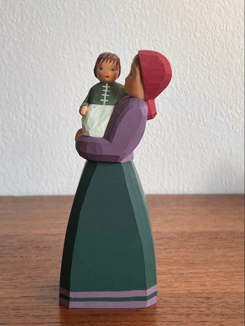 ハーン 子供を抱いた母親