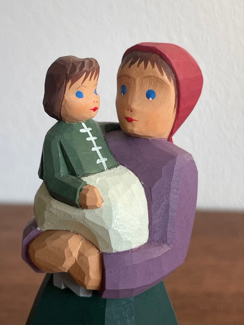 ハーン 子供を抱いた母親