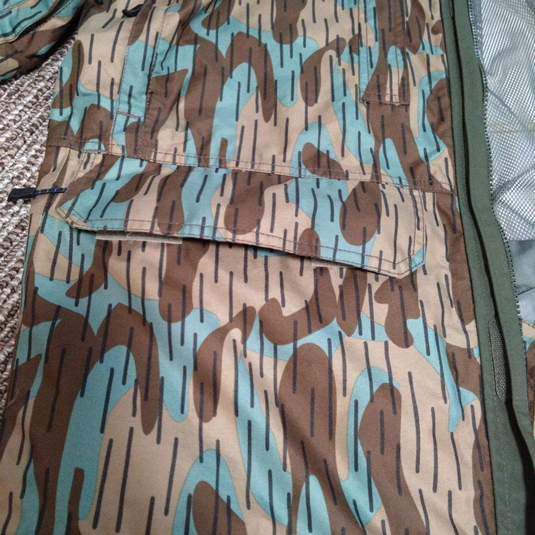 出品16日まで　Columbia 迷彩柄 スノーボード　スキー　ウェア 　上下M