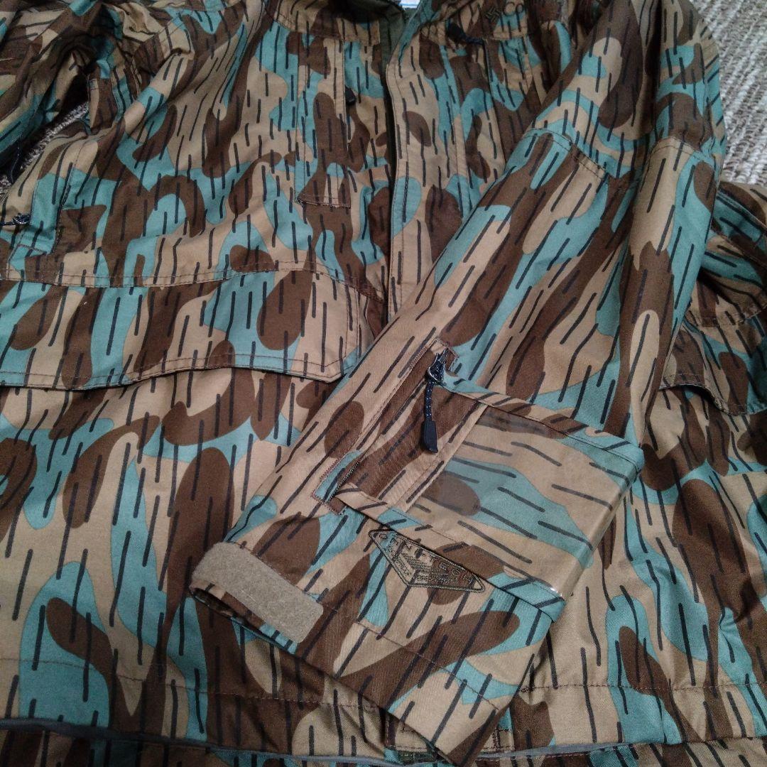 出品16日まで　Columbia 迷彩柄 スノーボード　スキー　ウェア 　上下M