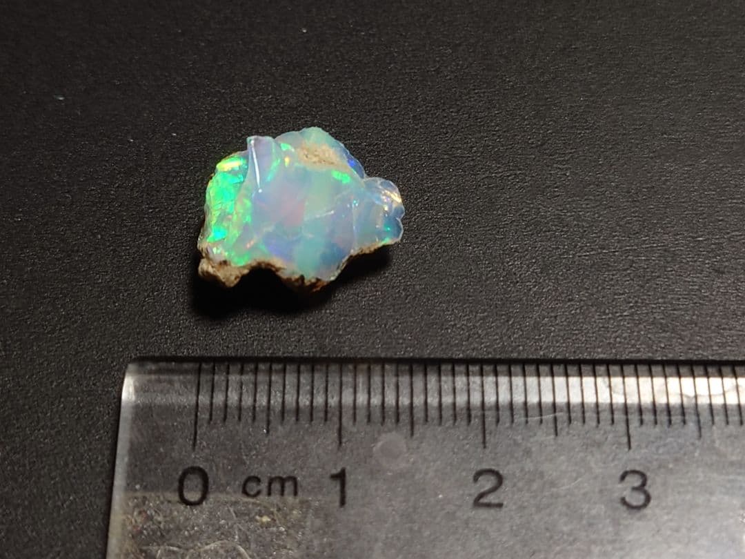 プレシャスオパール 原石 虹　ジュエリー　グレード　エチオピアウェロ産　鉱物標本