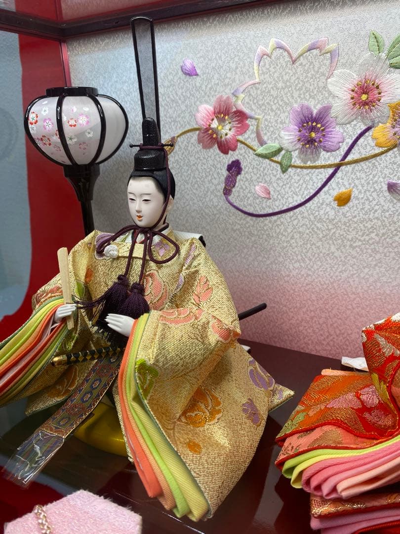 東京久月　雛人形オルゴール付き親王飾り・間口約５８×奥行約３６×高さ約３7㎝