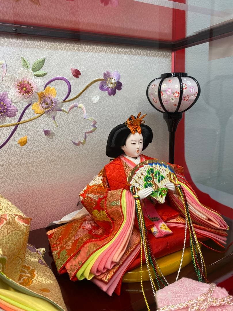 東京久月　雛人形オルゴール付き親王飾り・間口約５８×奥行約３６×高さ約３7㎝