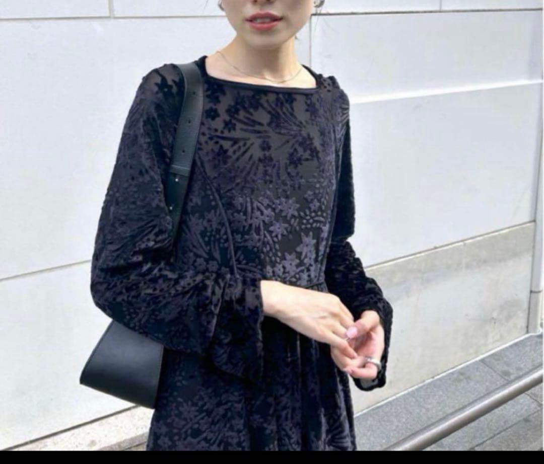 mystic ブラック 花柄ベロアワンピース