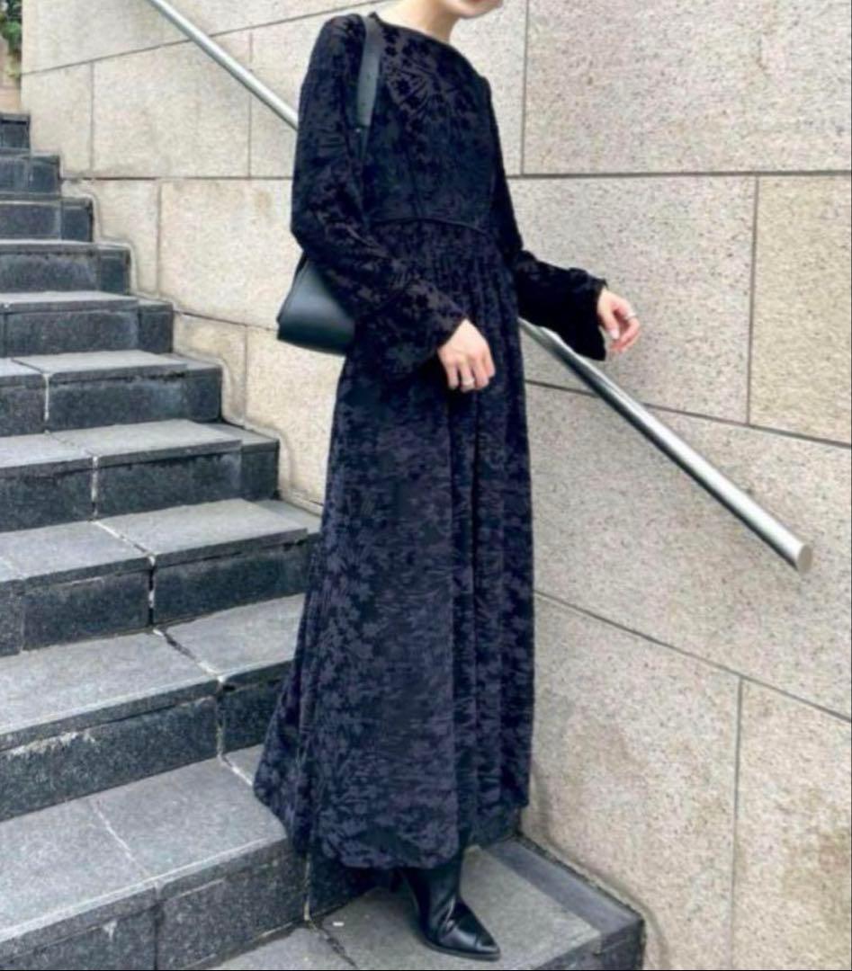 mystic ブラック 花柄ベロアワンピース