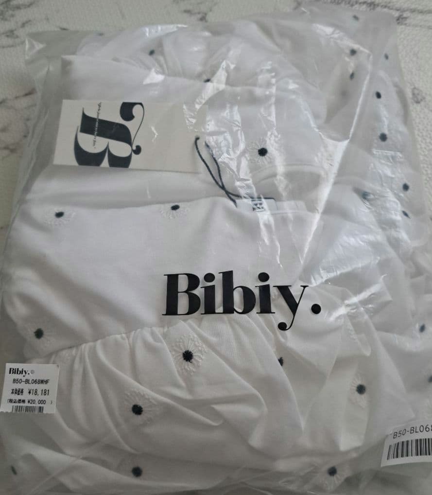 【新品未使用】bibiy ブラウス　タグ付き