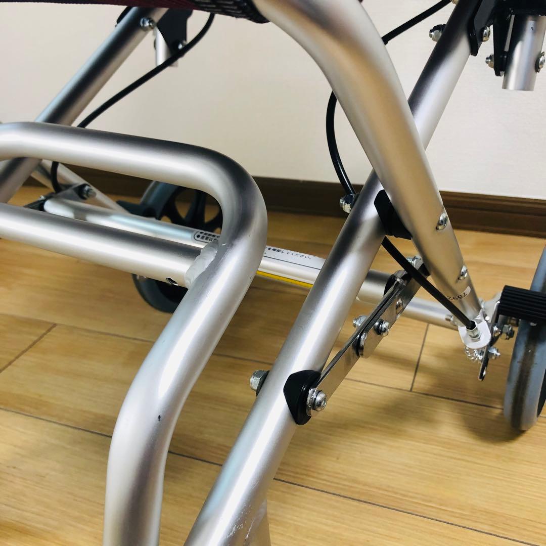 【美品、送料込み】車いす 軽量 コンパクト 介助式 簡易型 カドクラ　タッチ
