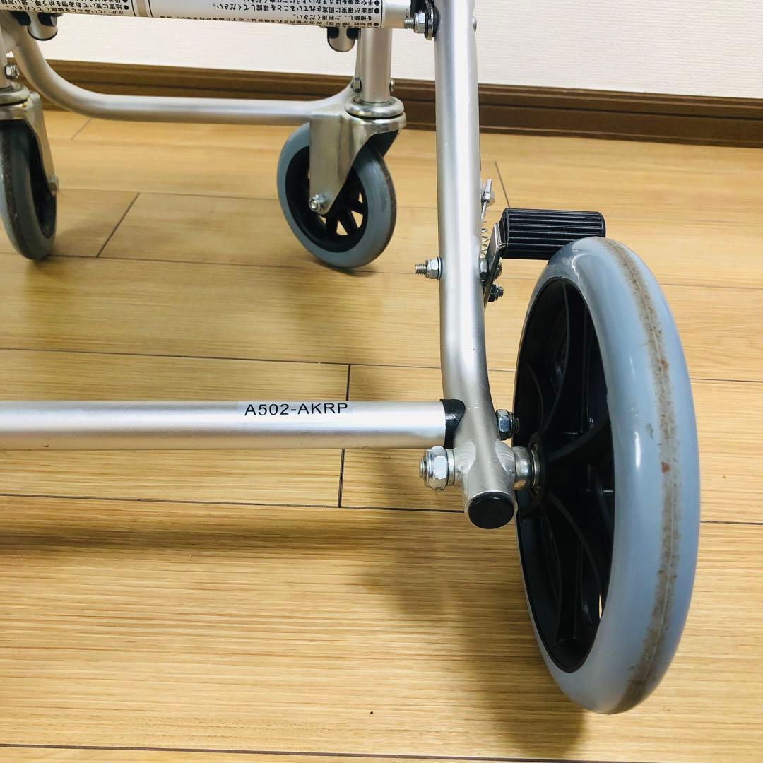 【美品、送料込み】車いす 軽量 コンパクト 介助式 簡易型 カドクラ　タッチ
