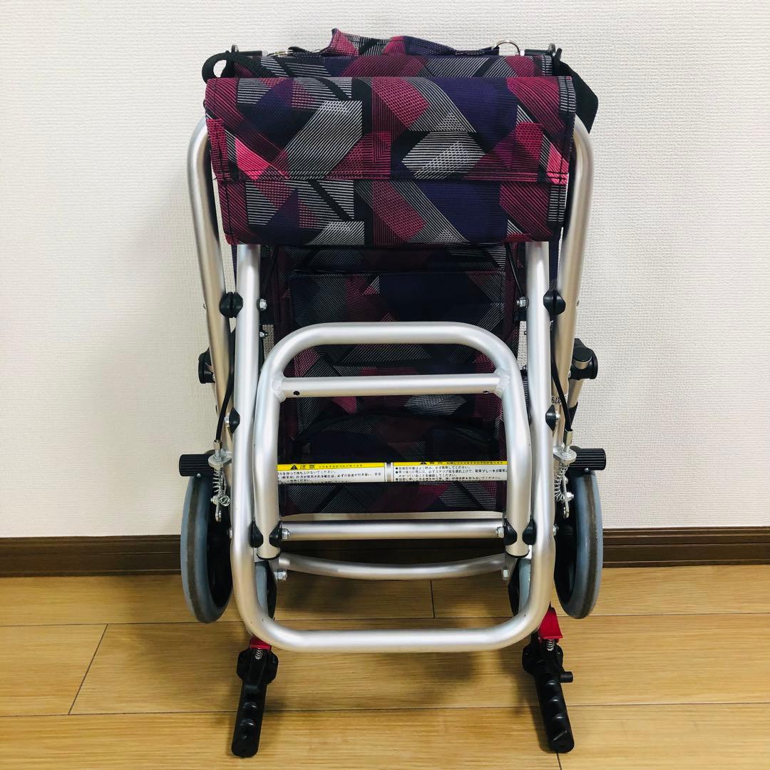 【美品、送料込み】車いす 軽量 コンパクト 介助式 簡易型 カドクラ　タッチ