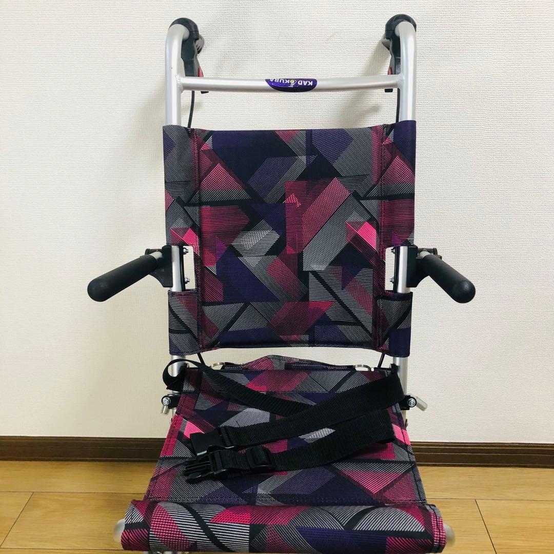 【美品、送料込み】車いす 軽量 コンパクト 介助式 簡易型 カドクラ　タッチ
