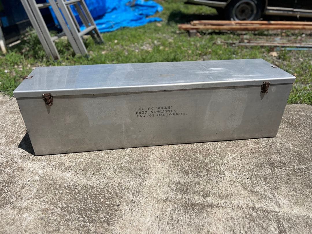 インダストリアル　アルミ　コンテナ　テレビ台にも