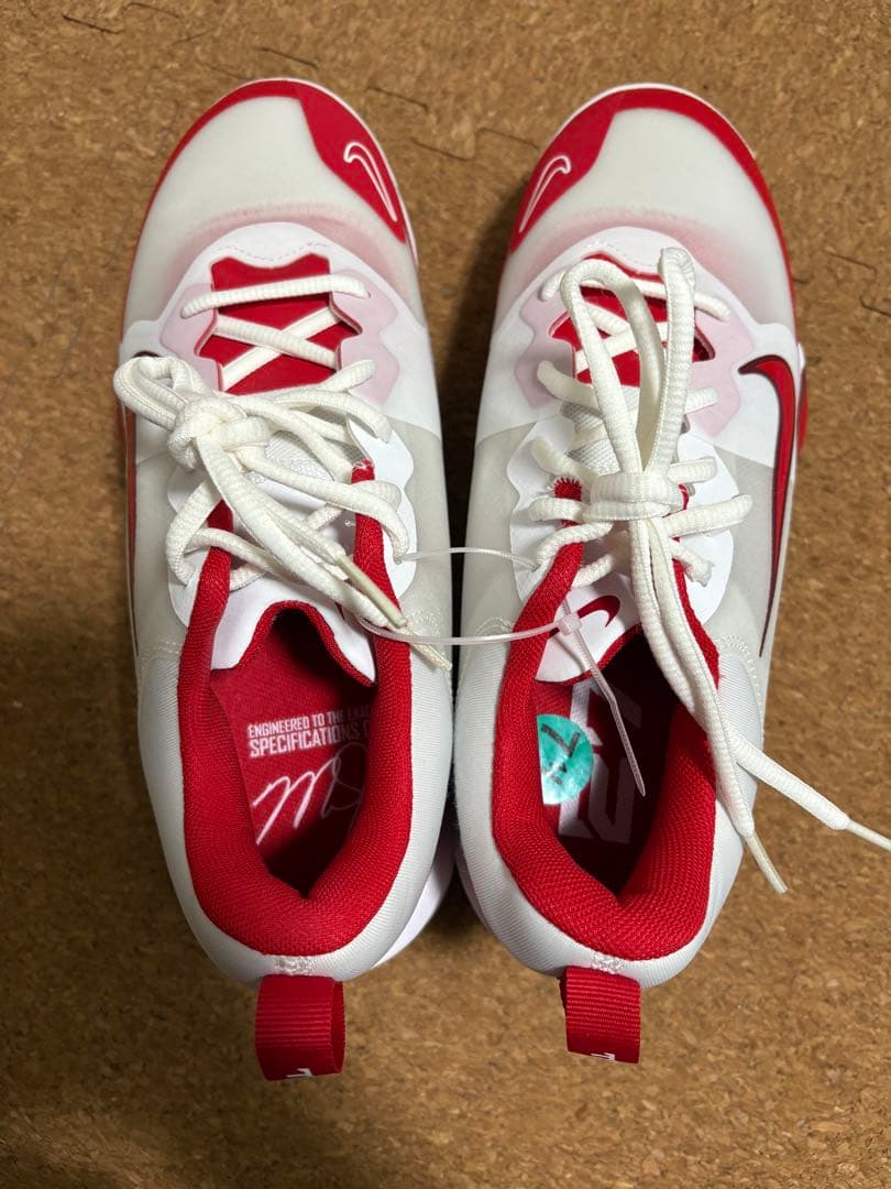 Nike スパイク　赤色