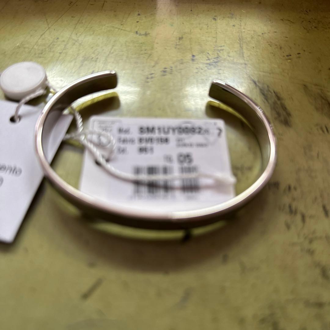 メゾンマルジェラ ロゴ カフブレスレット