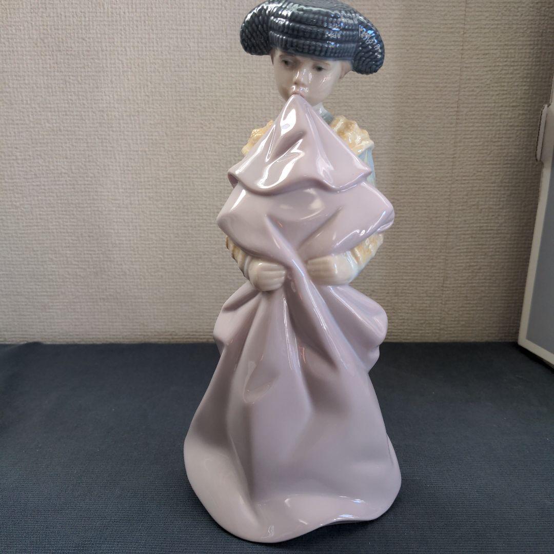 リヤドロ　陶器人形　010-06437 LIADRO