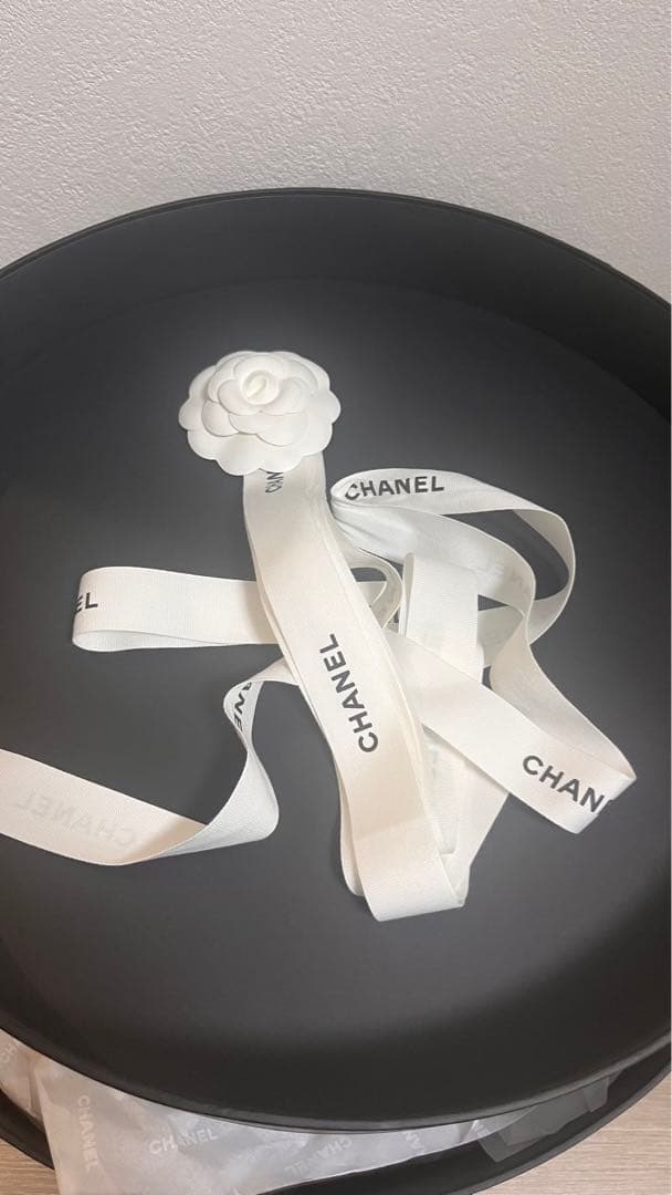 CHANEL（シャネル） キャップ ピンクベージュ パール付きCCロゴ サテン