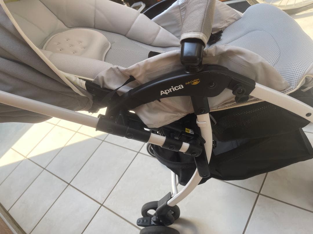 美品✨Aprica アップリカ ラクーナクッションフリー グレー