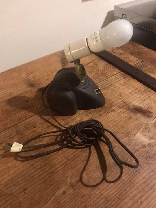 無相創　古いスタンドライト