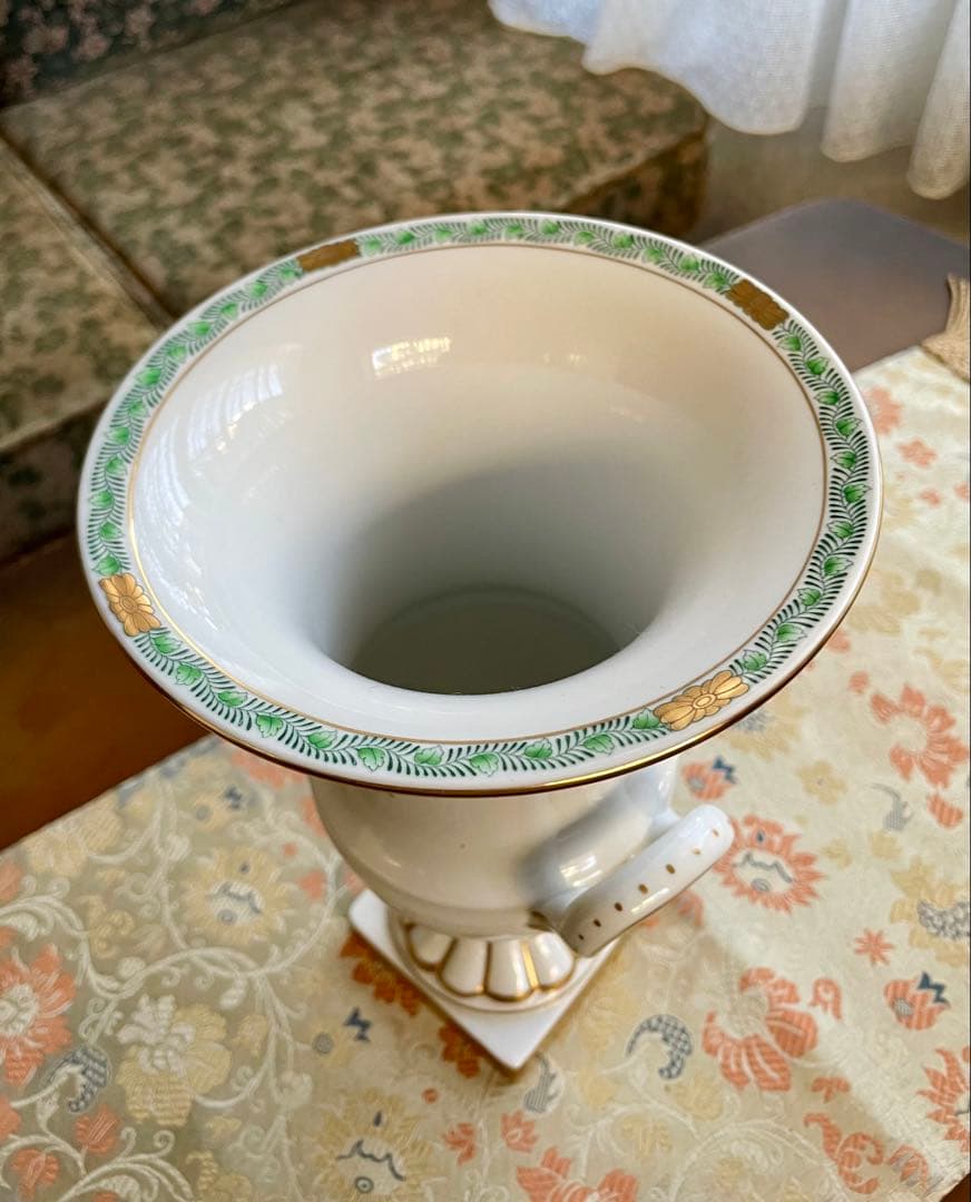 Herend（ヘレンド）の格調高い花瓶