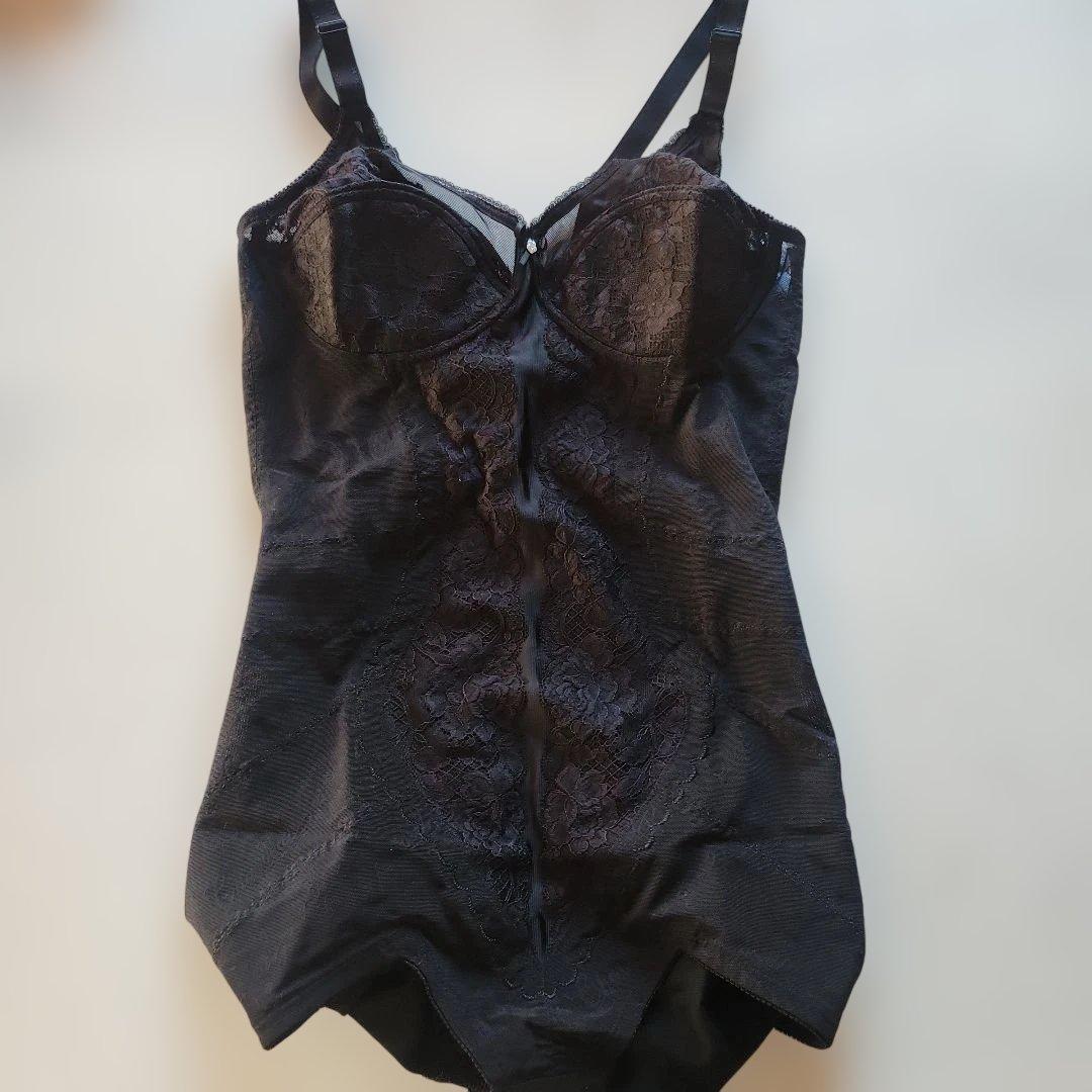 シャンデール　ブラック ボディースーツ C85