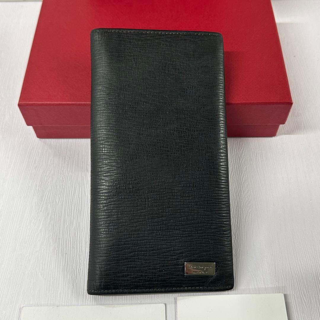 新品同様‼️ サルヴァトーレフェラガモ　財布　二つ折り　長財布　ガンチーニ