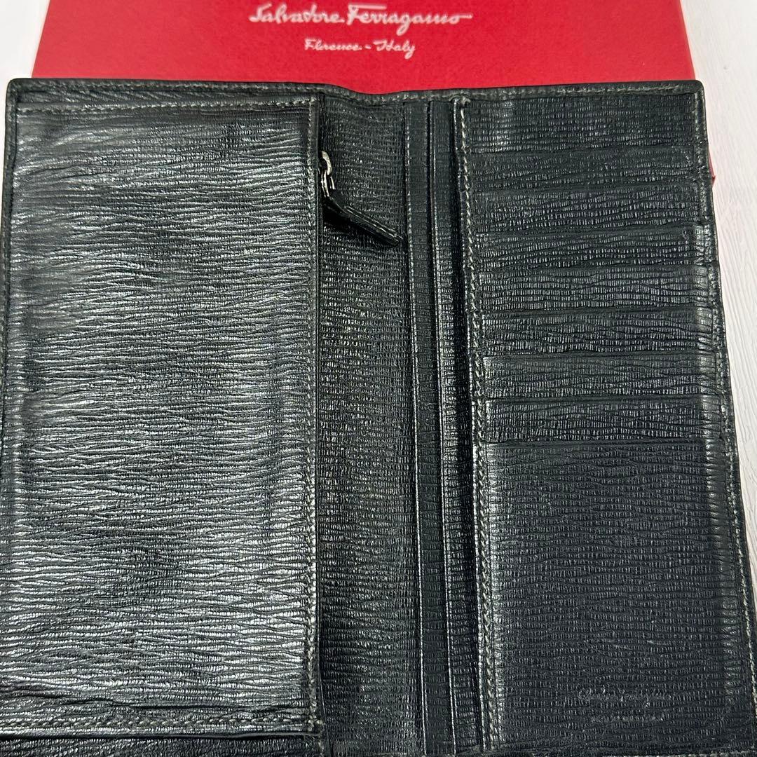 新品同様‼️ サルヴァトーレフェラガモ　財布　二つ折り　長財布　ガンチーニ