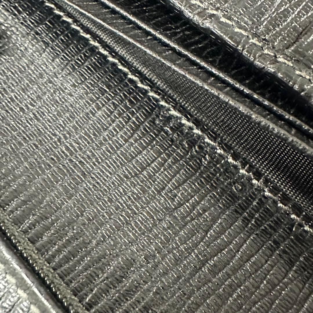 新品同様‼️ サルヴァトーレフェラガモ　財布　二つ折り　長財布　ガンチーニ