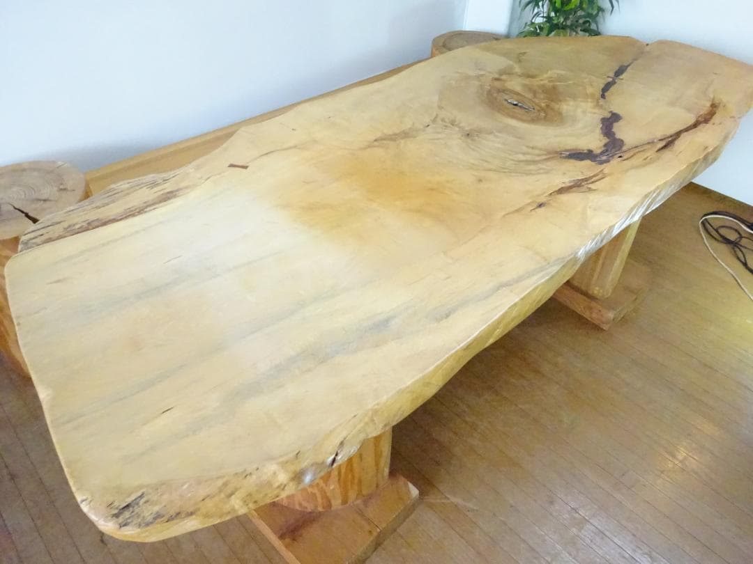 栃（トチ）材　一枚板　ダイニングテーブル　脚/杉材　ハーフログ材　半丸太脚