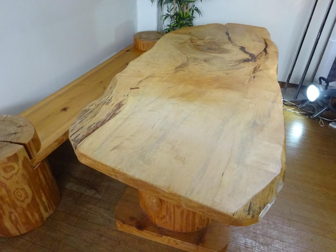 栃（トチ）材　一枚板　ダイニングテーブル　脚/杉材　ハーフログ材　半丸太脚