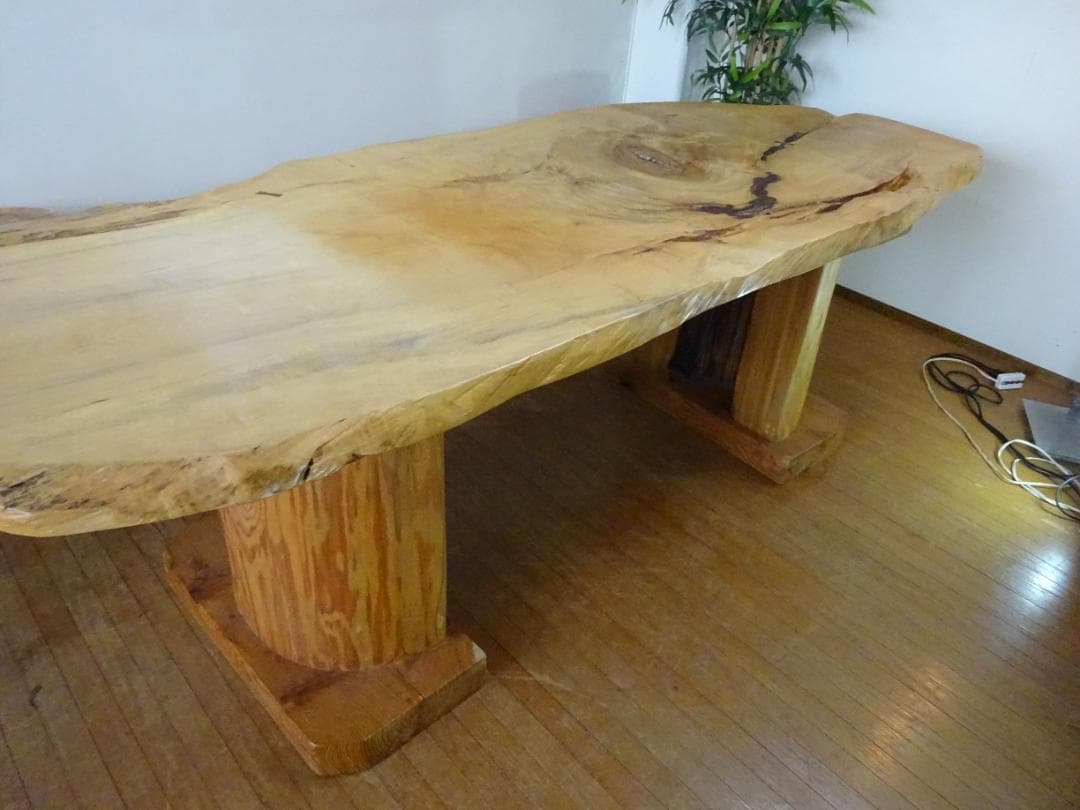 栃（トチ）材　一枚板　ダイニングテーブル　脚/杉材　ハーフログ材　半丸太脚