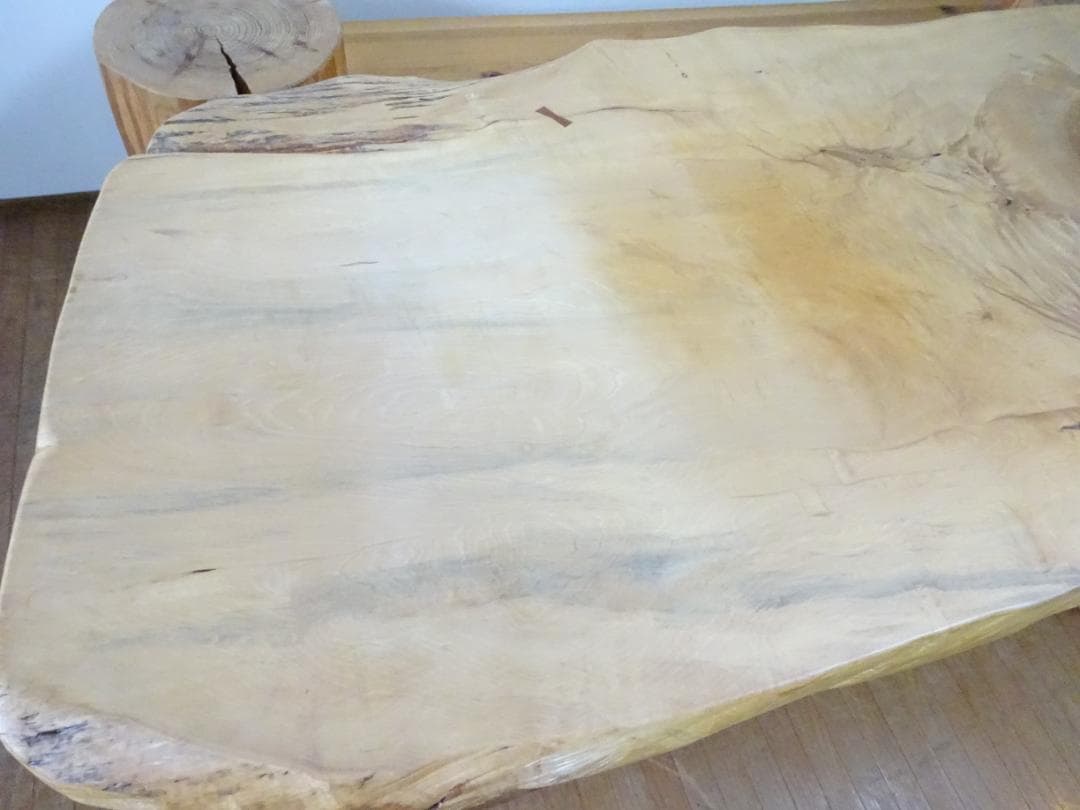 栃（トチ）材　一枚板　ダイニングテーブル　脚/杉材　ハーフログ材　半丸太脚