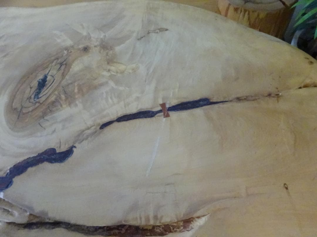 栃（トチ）材　一枚板　ダイニングテーブル　脚/杉材　ハーフログ材　半丸太脚