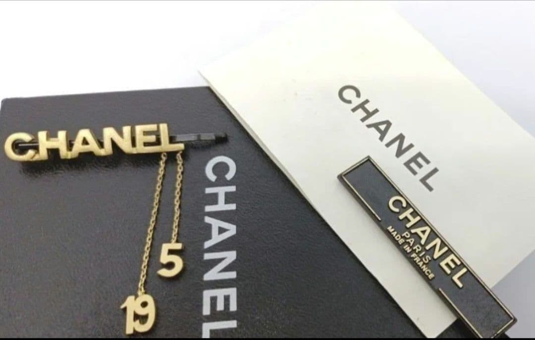 CHANEL ゴールド ヘアピン
