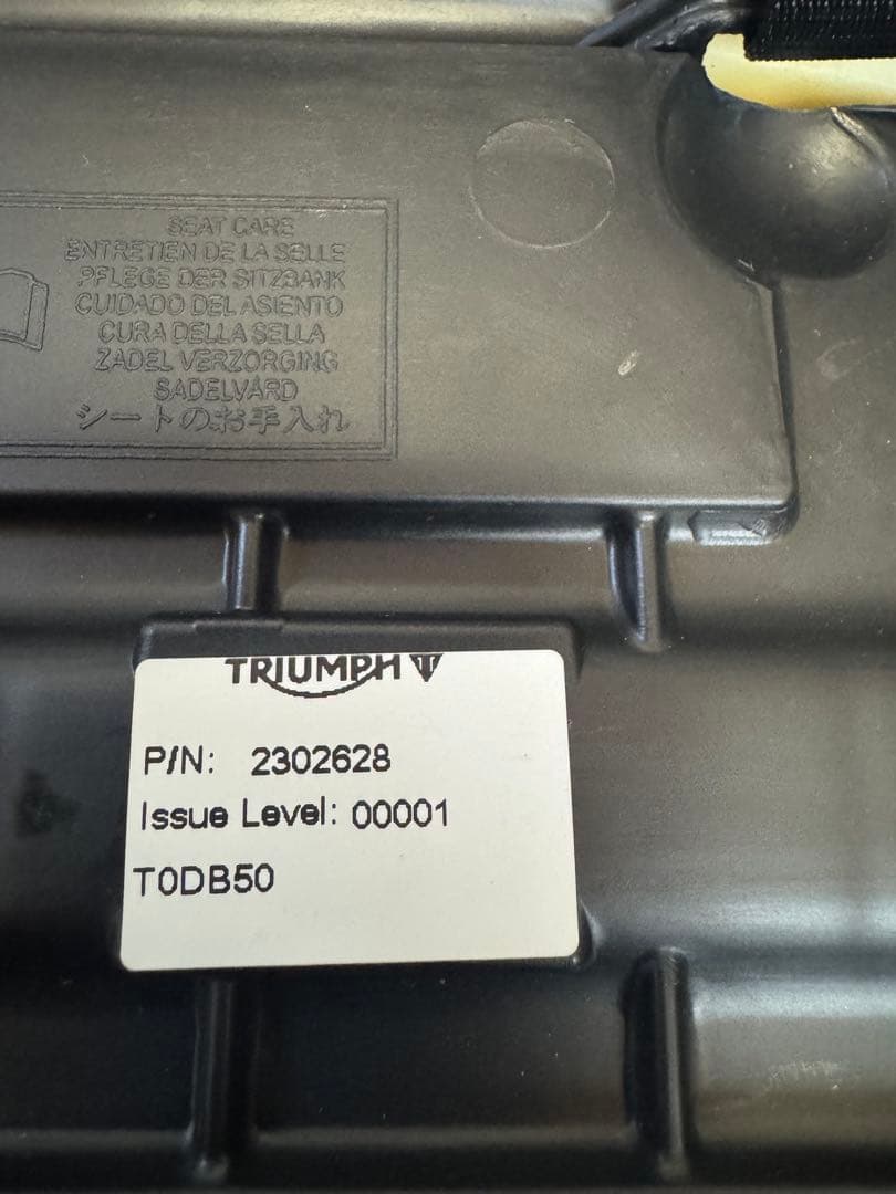 トライアンフボンネビルT120純正オプション　ローツインシート　A2302628
