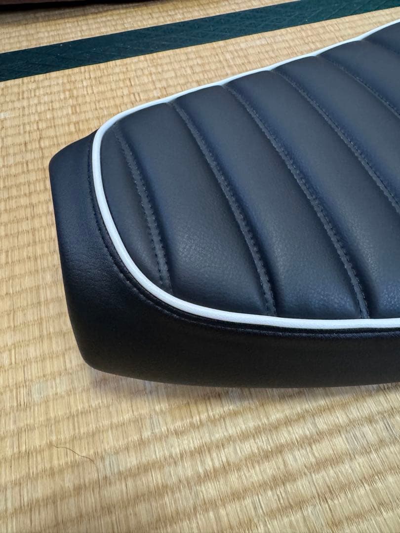 トライアンフボンネビルT120純正オプション　ローツインシート　A2302628