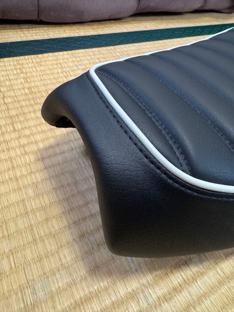 トライアンフボンネビルT120純正オプション　ローツインシート　A2302628