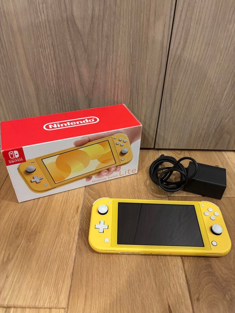 ニンテンドー　Switchライト　イエロー　追加フィルム付き