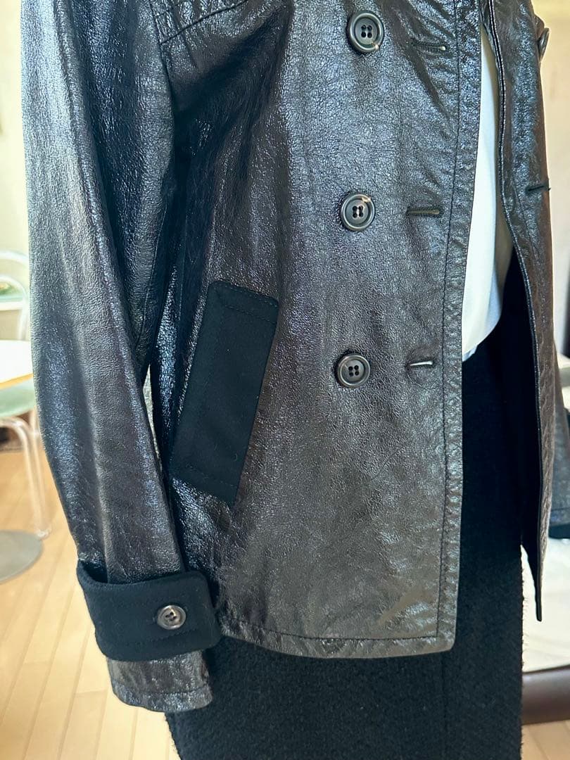 美品！技あり！！CIVIDINIの皮をエナメル加工したオシャレなジァケットです。