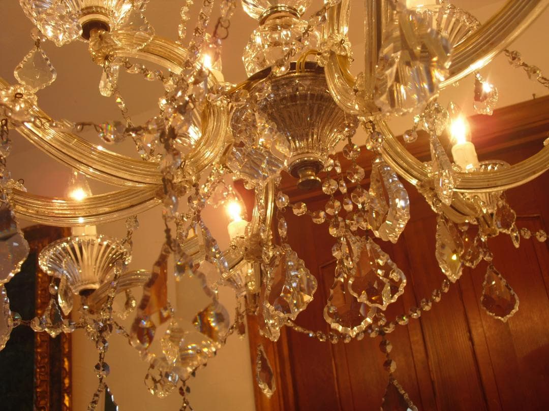 チェコ・ボヘミアンクリスタルガラス☆１２灯シャンデリア☆七色に輝く高純度・高品質