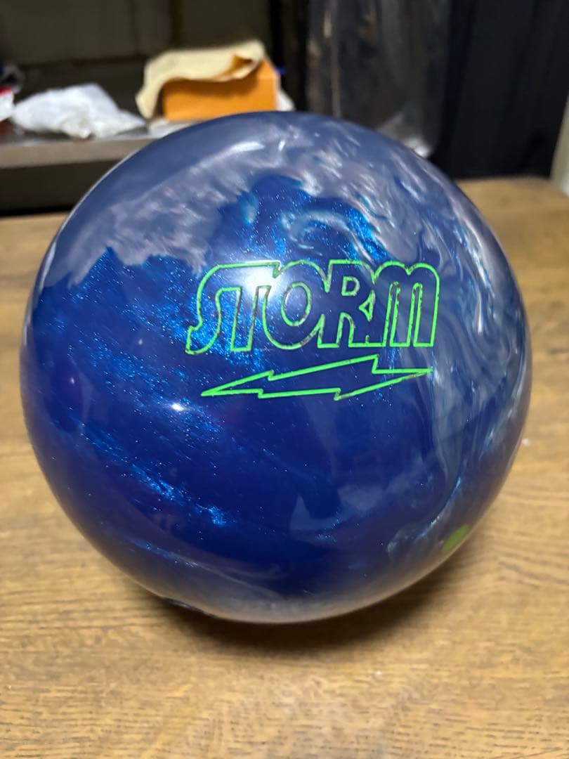 ぴろりんSTORM ROAD WARRIOR ボウリングボール 14ポンド