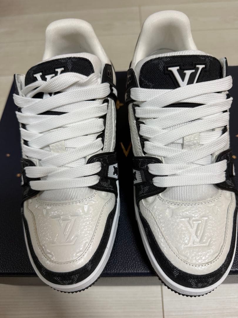 美品LVスニーカー ホワイト/ブラック スニーカー