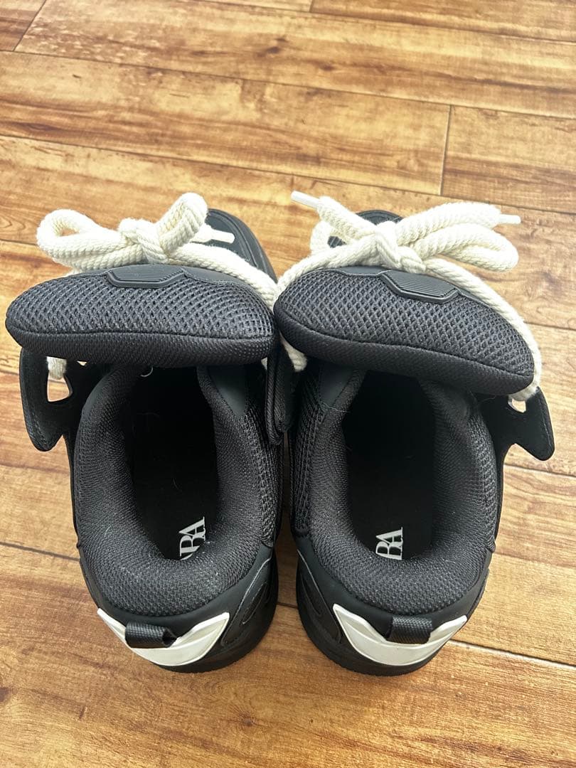 Zara ロープスニーカー