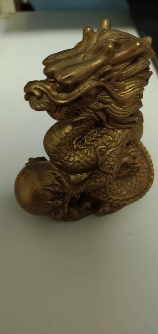 龍の置物　改運グッズ　風水 龍神　金運ＵＰ　水晶を抱いた龍　風水改運　縁起物
