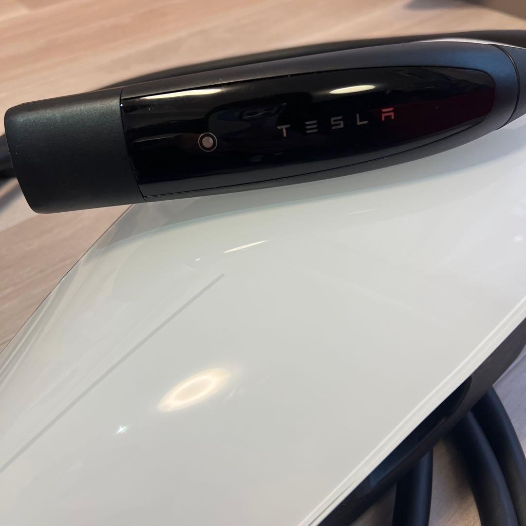 リヨンさま専用　テスラ　純正ウォールコネクター(ホワイト)