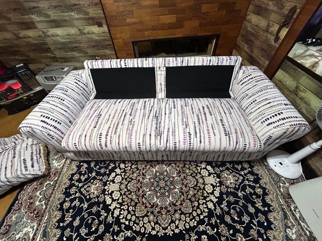 ストライプ柄 2人掛けソファ