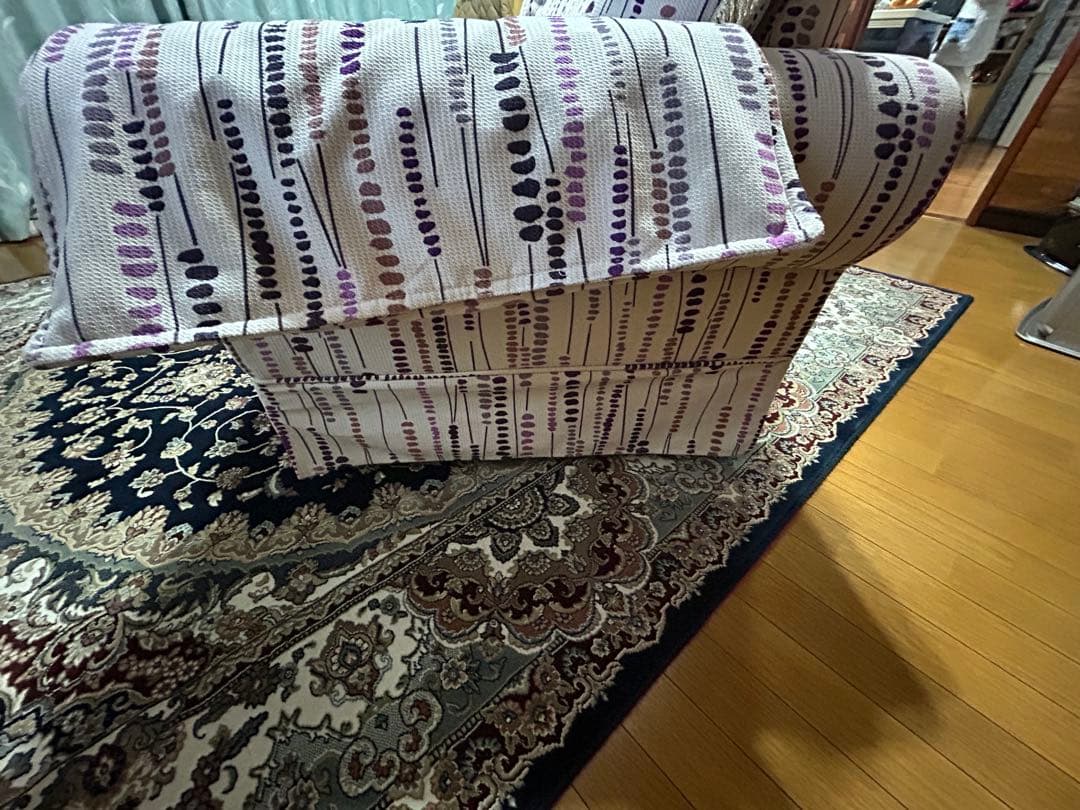 ストライプ柄 2人掛けソファ