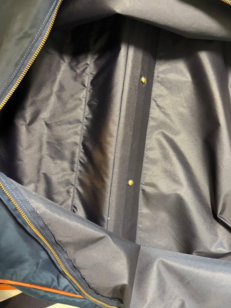 メルカリ市割中！フェリージ Felisi ナイロン ガーメントバッグ